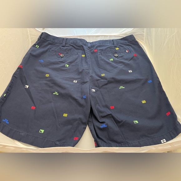 Men's TOMMY HILFIGER shorts size 38 waist Navy with square print - Picture 2 of 5